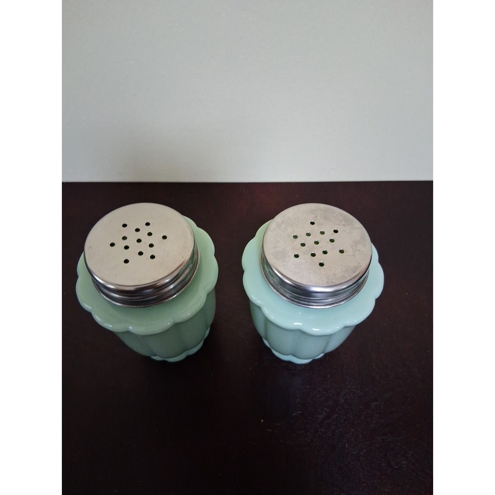 Pioneer Woman Jade Salt And Pepper Shakers - Picture 2 of 3